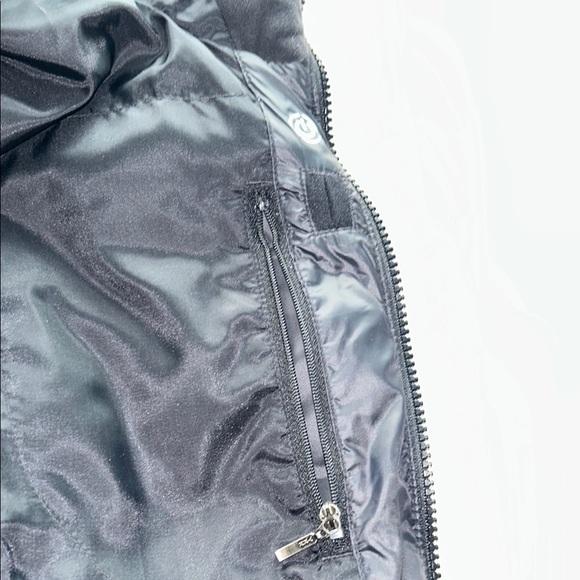 The North Face Women's Black Puffer Jacket - Picture 11 of 16